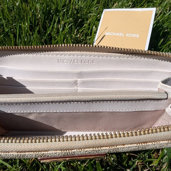 Michael Kors Wallet - Picture 3 of 3